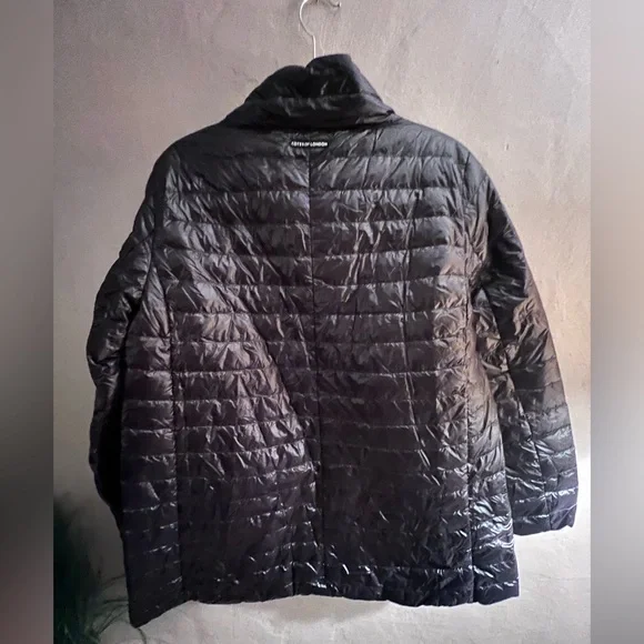 Women's Shiny Black Puffer Jacket - Picture 5 of 5